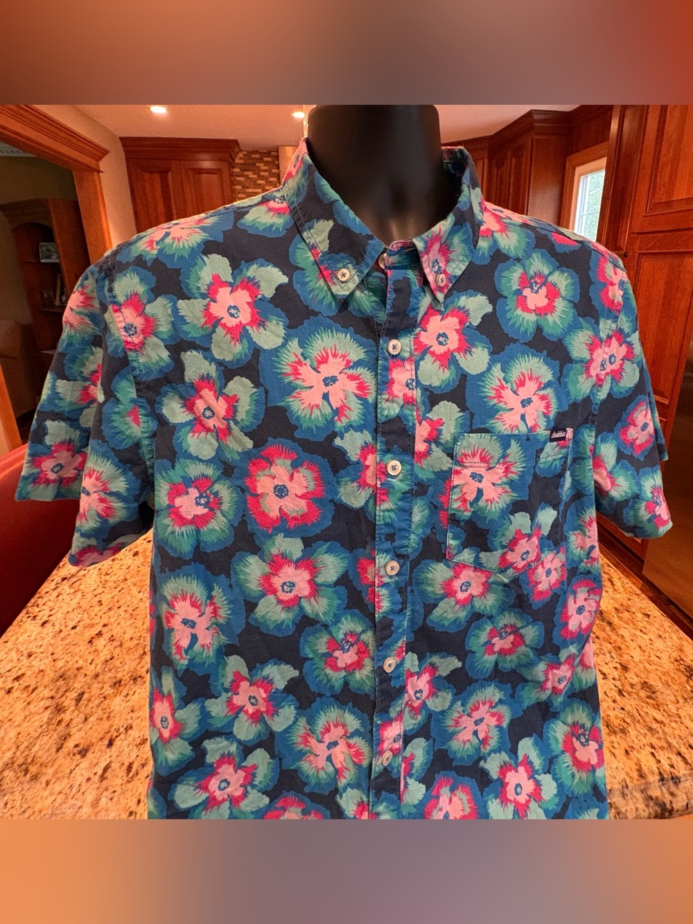 chubbies men’s camp shirt. Sharp blue/pink Floral print with logo. Large